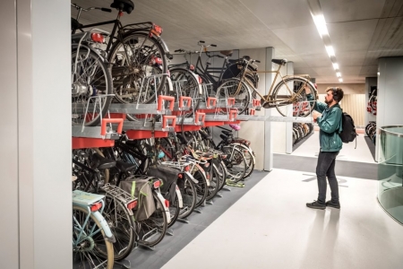 Maior estacionamento de bike do mundo tem mais de 12 mil vagas