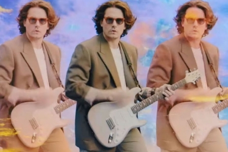 John Mayer lana clipe bem anos 80 para Wild Blue