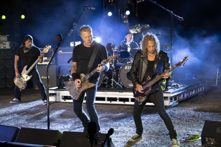 Metallica lana clipe ao vivo de The Memory Remains