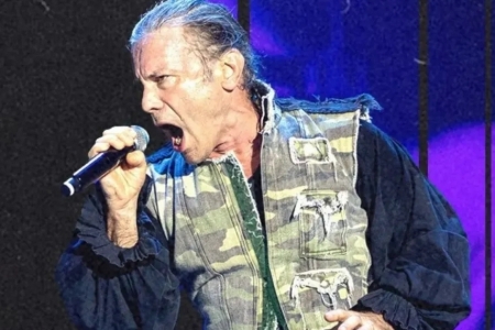 Bruce Dickinson canta “Revelations”, do Iron Maiden, à capella em show