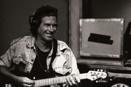 Keith Richards lana verso remasterizada de Demon; confira lyric video