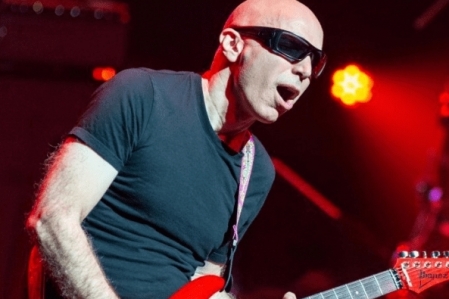 Joe Satriani: confira o novo single Faceless