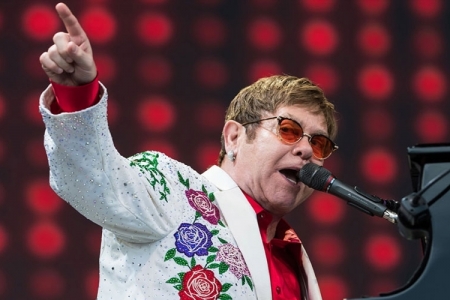 Elton John anuncia entrada no metaverso com leilão de NFT raro