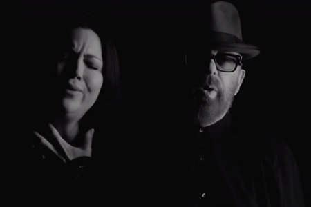 Amy Lee do Evanescence se une Dave Stewart para cover de “Love Hurts”