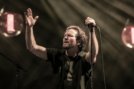 Pearl Jam homenageia f com doena terminal que lutou pra ver show da banda