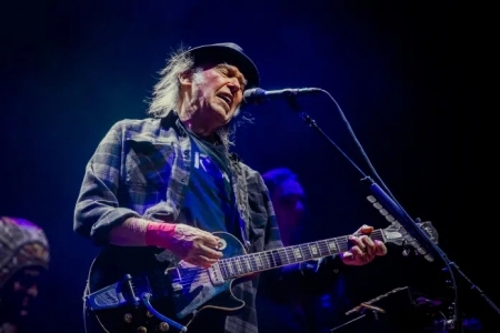 Neil Young reclama sobre a falta de respeito com o meio ambiente 