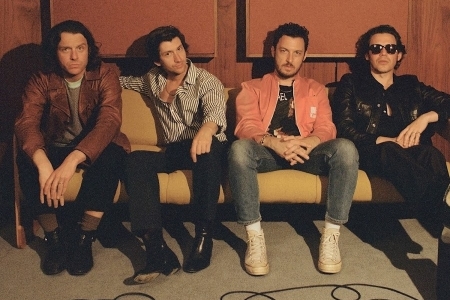 Arctic Monkeys lana clipe do single Sculptures Of Anything Goes