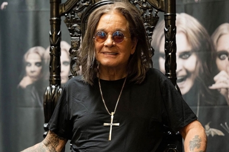Ozzy Osbourne estuda usar “trono móvel” em possível retorno aos palcos