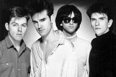 Morre aos 59 anos Andy Rourke, baixista do The Smiths 