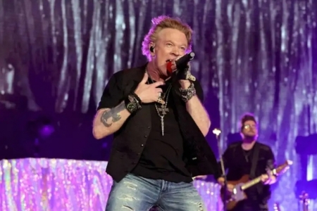 Com músicas surpresas no repertório, Guns N’ Roses inicia nova turnê 