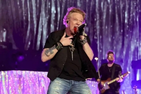 Com msicas surpresas no repertrio, Guns N Roses inicia nova turn 