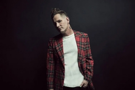 Corey Taylor, do Slipknot, comenta moda de arremessar objetos em artistas