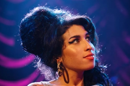 Amy Winehouse: o que os dirios revelam sobre cantora que faria 40 anos