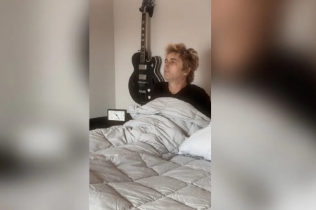 Green Day publica vídeo de vocalista acordando neste domingo (1º)