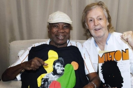 Milton Nascimento divulga foto com Paul McCartney