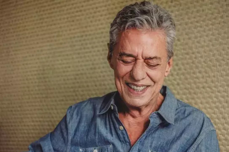 Cirurgia no crânio de Chico Buarque ocorreu 'sem complicações'