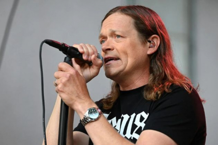 Brad Arnold, vocalista da banda 3 Doors Down, morre aos 47 anos 