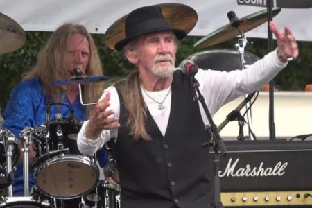 Morre Alex Ligertwood, ex-vocalista da banda de rock latino Santana