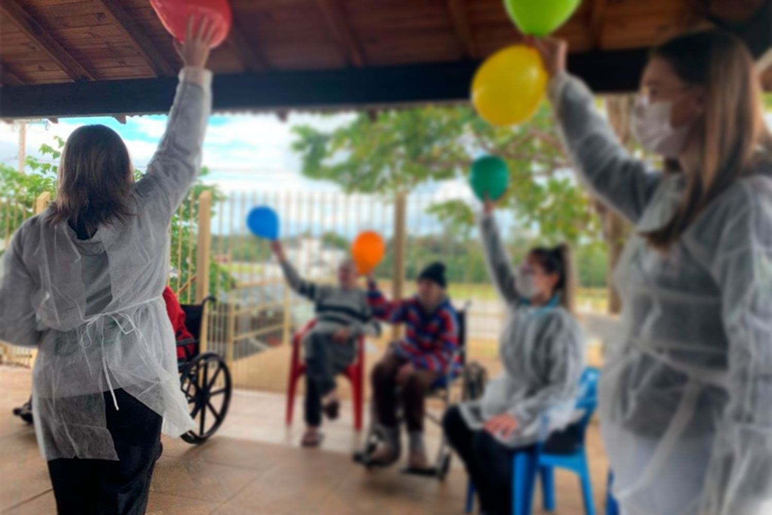 Estudo avaliou a cognição e a independência de idosos institucionalizados.