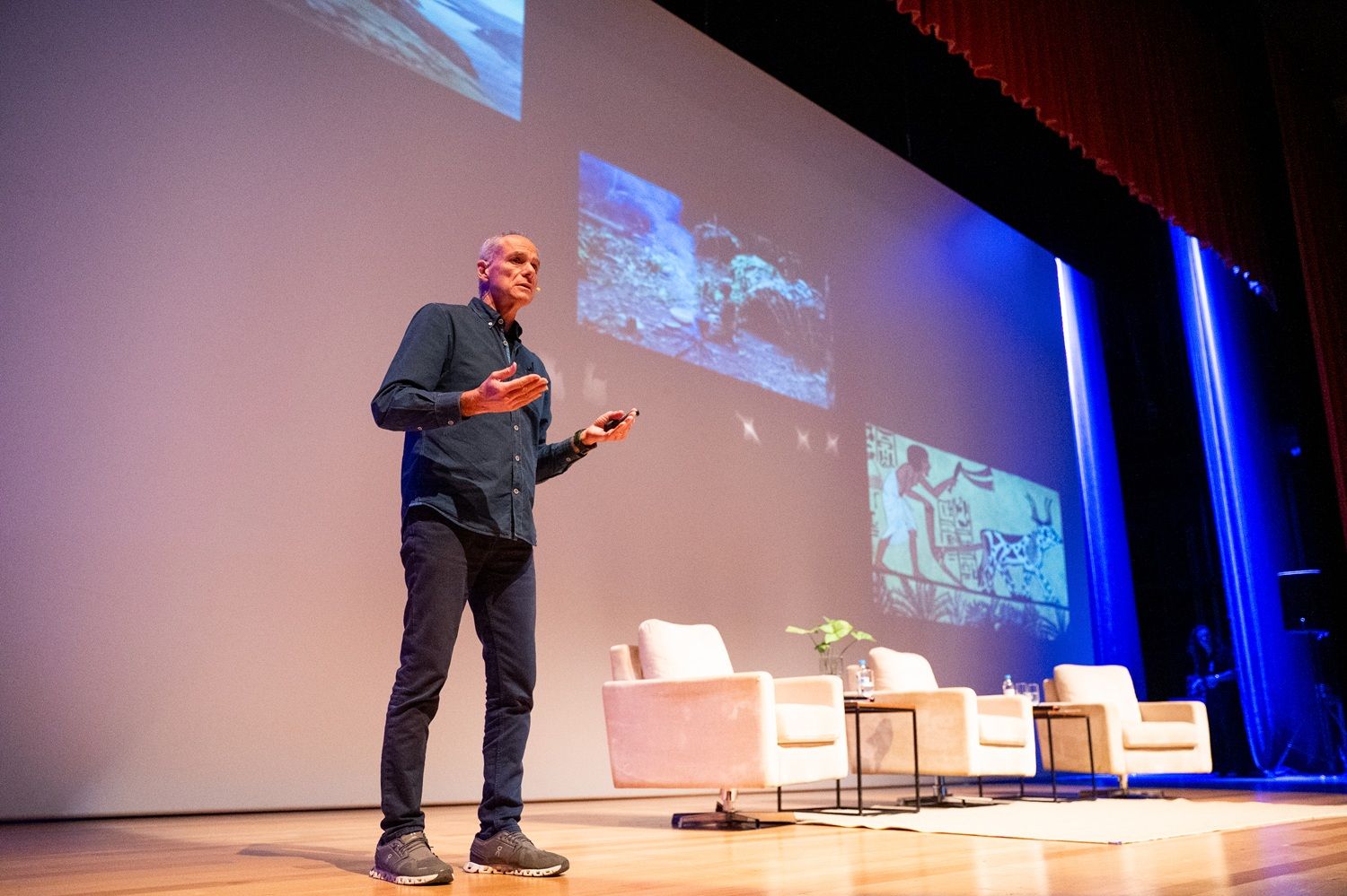 Marcelo Gleiser lota Teatro Univates em palestra sobre ciência, clima e futuro da humanidade