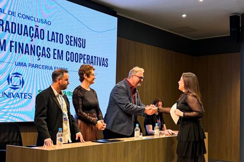 Univates e Sescoop/RS formam 33 profissionais no MBA em Finan�as em Cooperativas