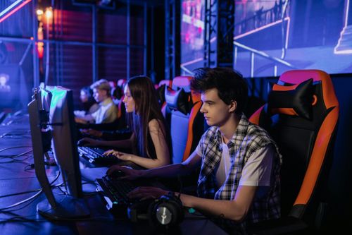 TCC de estudante de Direito reflete sobre a prote��o jur�dica conferida a adolescentes participantes de competi��es de e-sports no Brasil