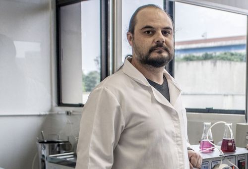 Professor publica artigo em peri�dico internacional