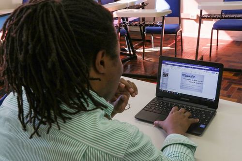 Mestrando pesquisa sobre aprendizagem em espa�os n�o escolares de educa��o
