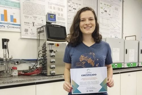 Aluna e bolsista da Univates recebe pr�mio destaque em evento cient�fico