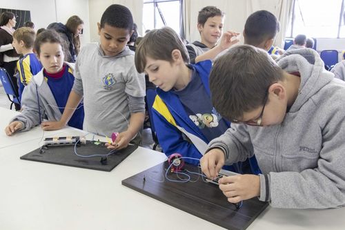 Aprender Experimentando Jr recebe mais de 400 crian�as para explorar conceitos de forma l�dica