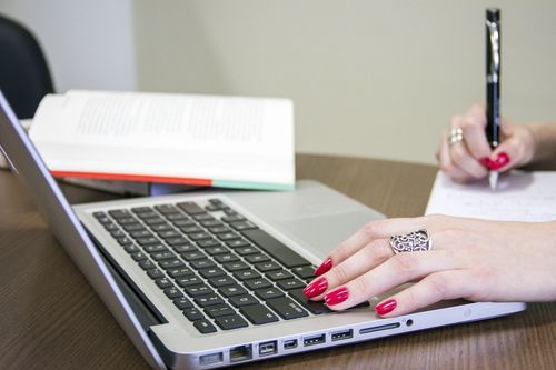 Dois cursos de especializa��o recebem inscri��es