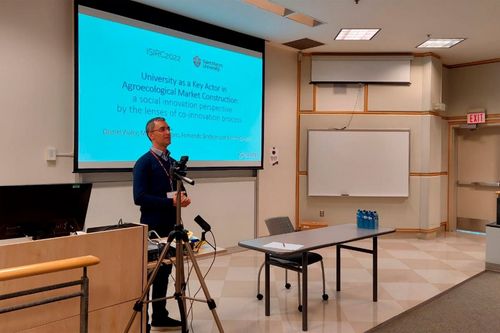 Professor representa a Univates em evento cient�fico no Canad�