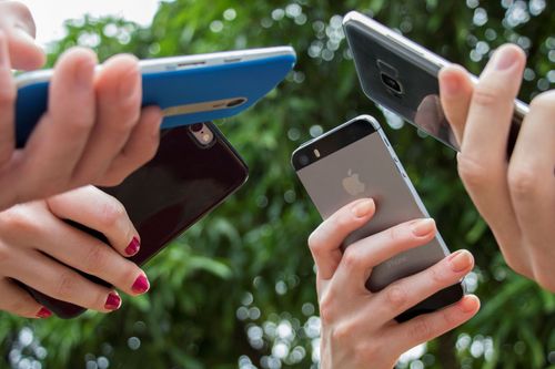 Entre o conte�do e o espet�culo: os desafios de ensinar e aprender na era da distra��o