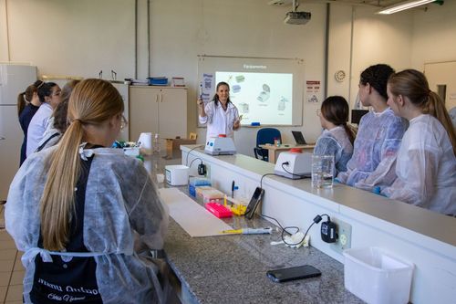 Estudantes participam das Oficinas de Biotecnologia para o Ensino M�dio